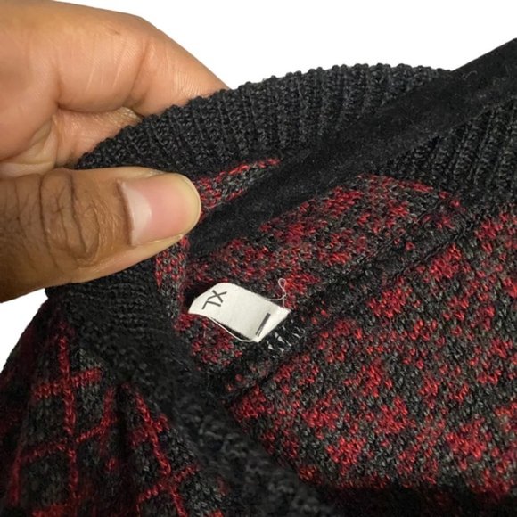 Modango Men's Patterned Wool V-Neck Soft Knit Sweater - Picture 6 of 9